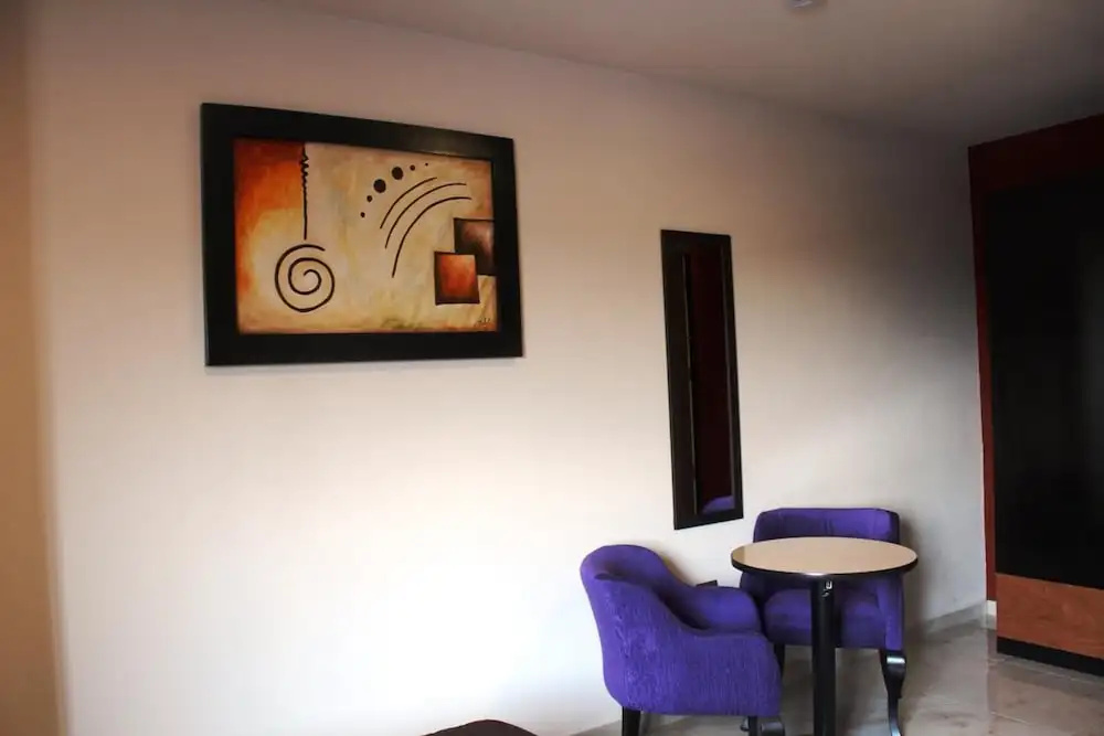 Hotel Leones