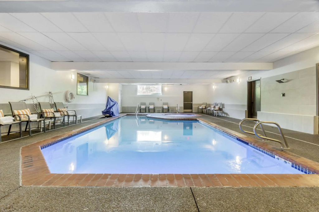Comfort Inn & Suites Pacific - Auburn