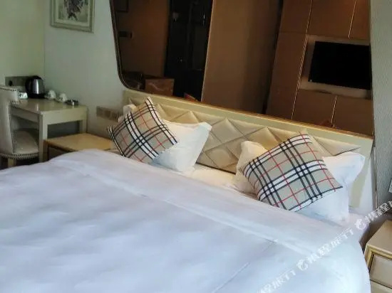 Lanmeng Zhuzhilian Holiday Hotel (Sanya Meili Zhiguan)