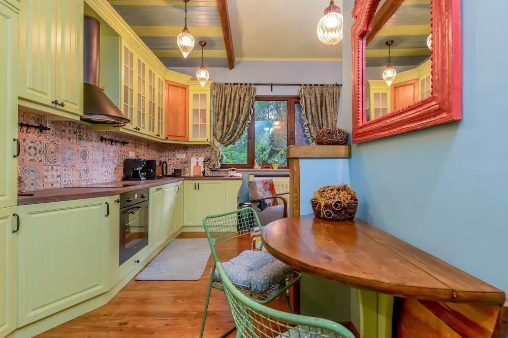 FM Premium 2-BDR Apartment - Pistachio