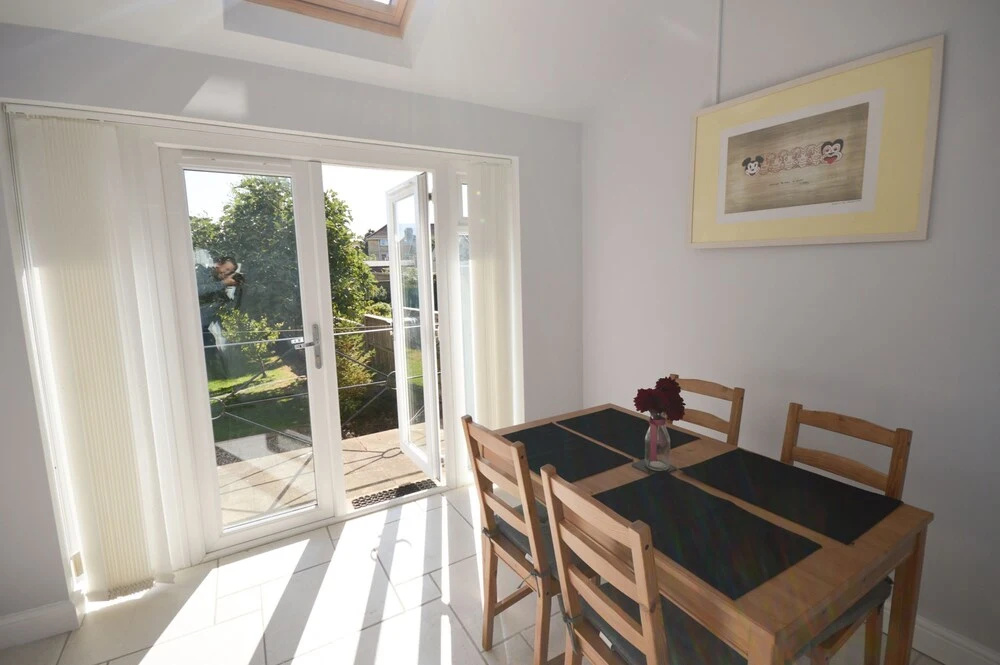 Fantastic 4 Bedroom House In Bath With Garden