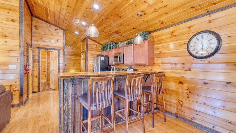 Bear Cove by Avantstay Hot Tub + Pool Table!