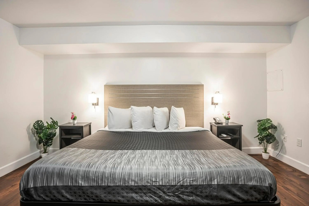 The Greens Hotel on Del Paso