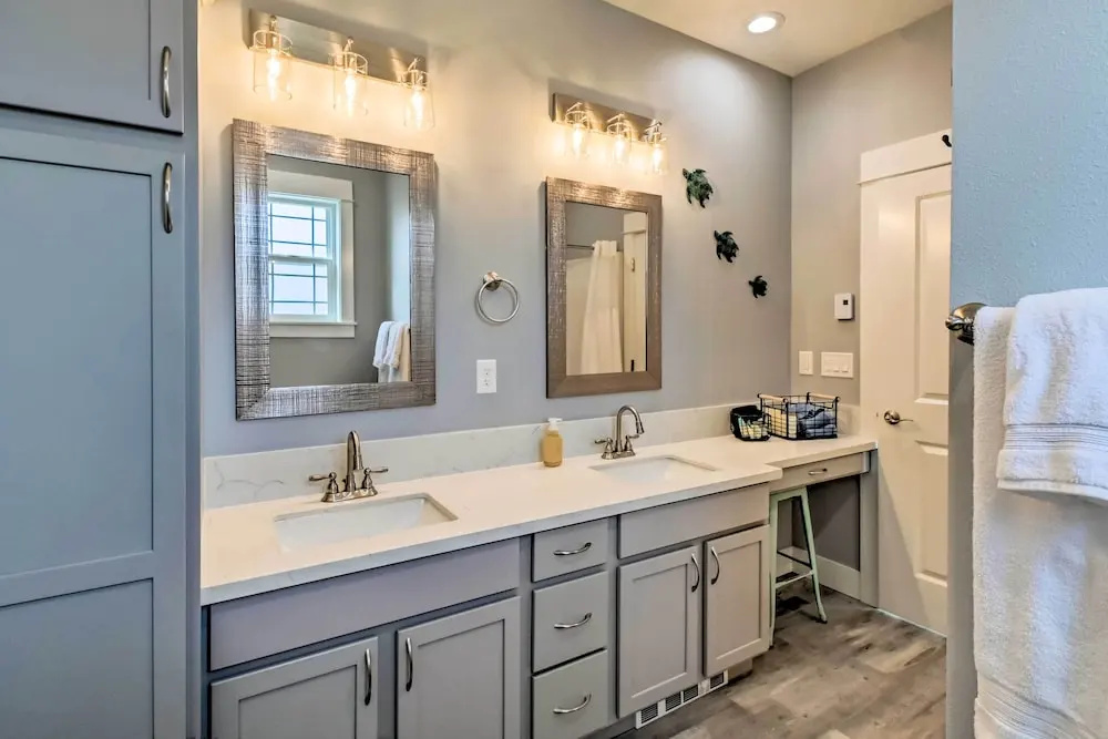 Ocean Shores Getaway w/ Fireplace & Hot Tub!