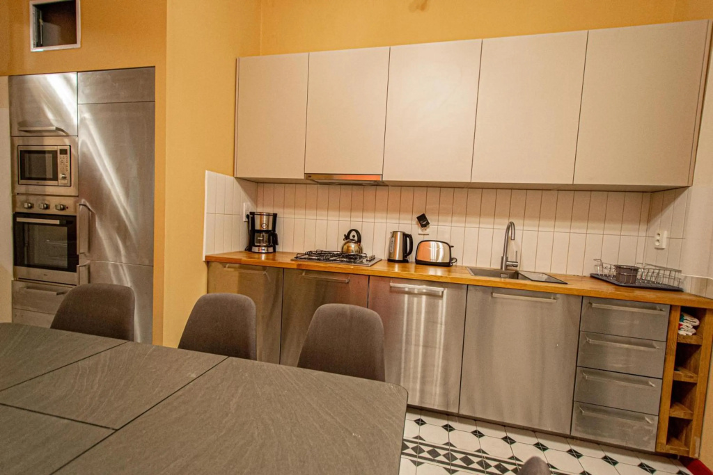 4 Bedrooms 130m2 apartment at the Main City Square