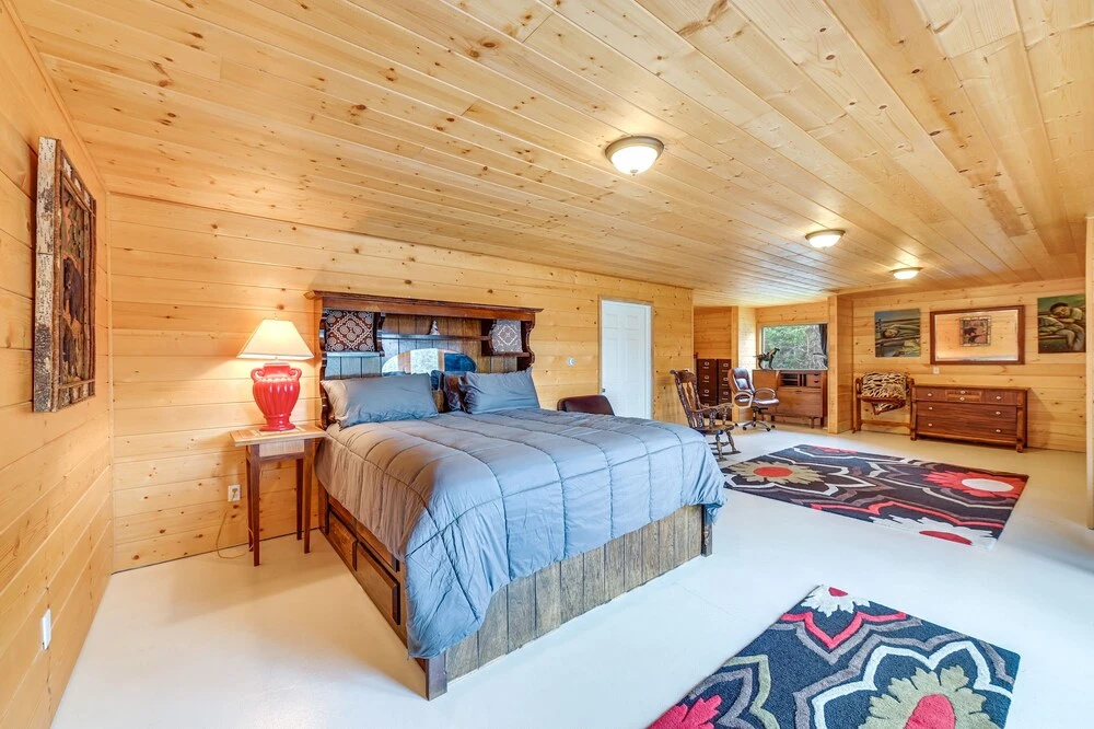 Spacious Soldotna Home with Mackey Lake Views!
