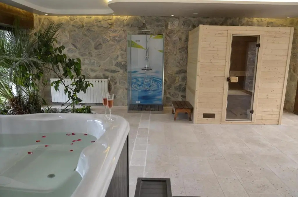 Appartement à la campagne avec piscine
