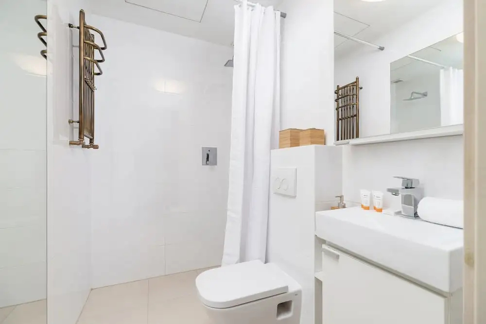 Modern Studio Kantor by Renters