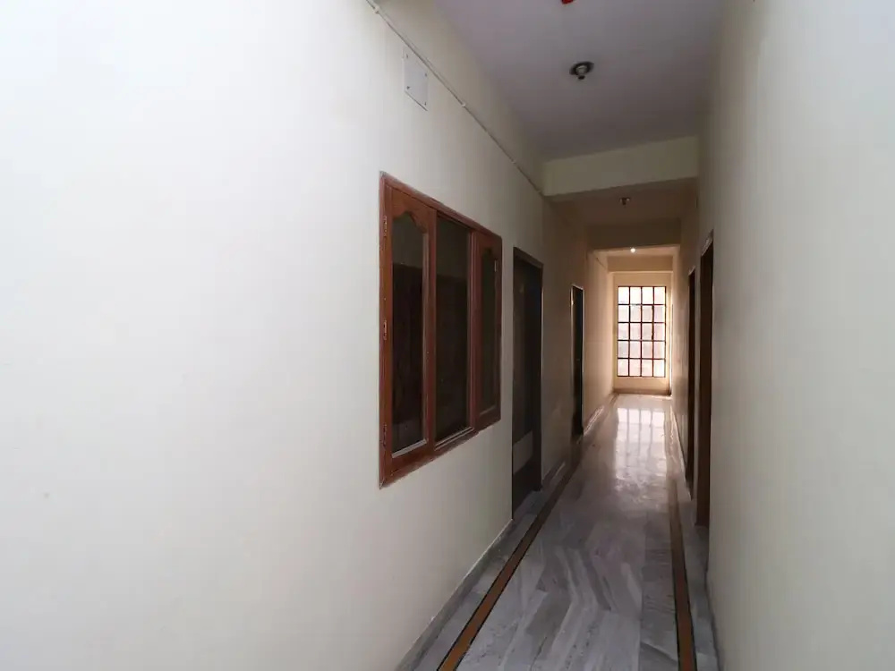 OYO 14898 Hotel Dwarika