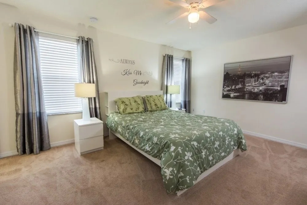 Great Near Theme Parks! Pet Friendly! 4 Bedroom Townhouse