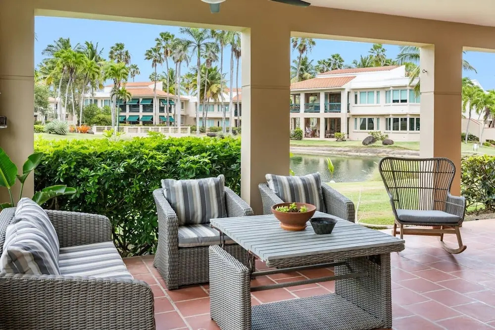 Upscale Villa in Gated Community Beach Access Yari