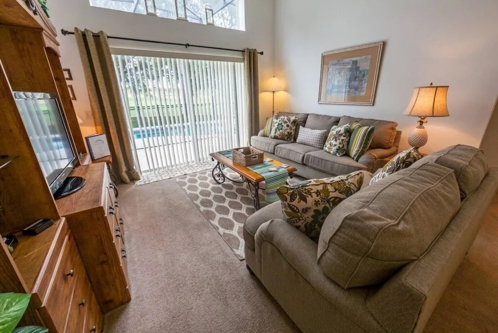 Gated Country Club Private Pool ! 4 Bedroom Home by RedAwning