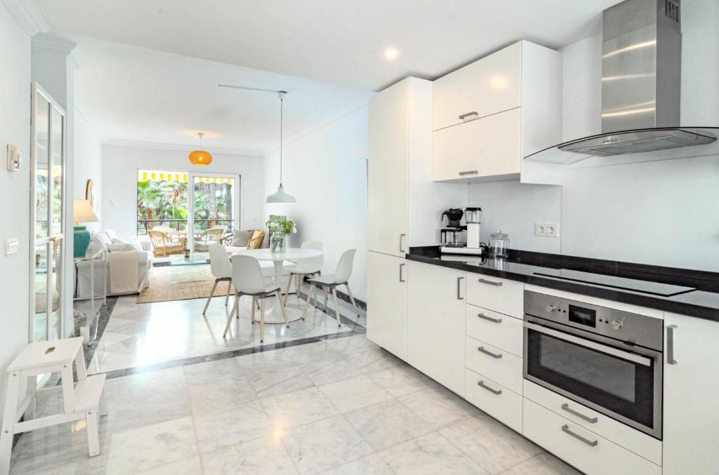 Contemporary 2BR Apt with Terrace in Nueva Andalucia 'The Golf Valley'