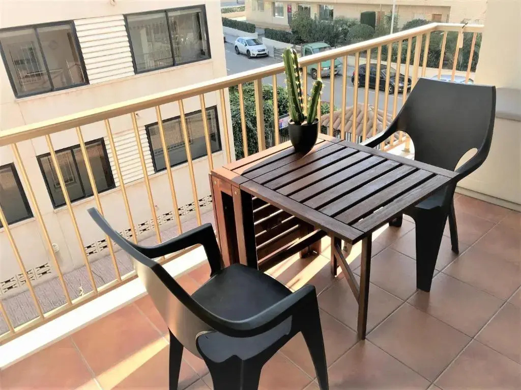 En 2da linea de playa, reformado y con aire acondicionado 106B - INMO22