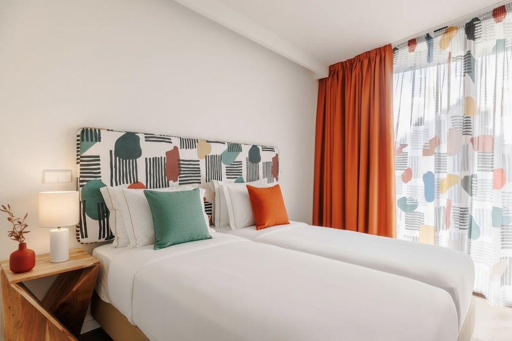 Upon Harbor - Seixal Bay Hotel