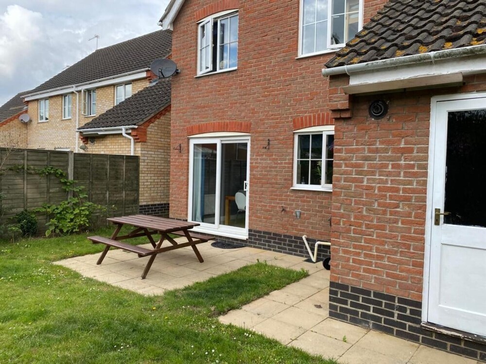 Entire 3-bed House - Child & Pet Friendly