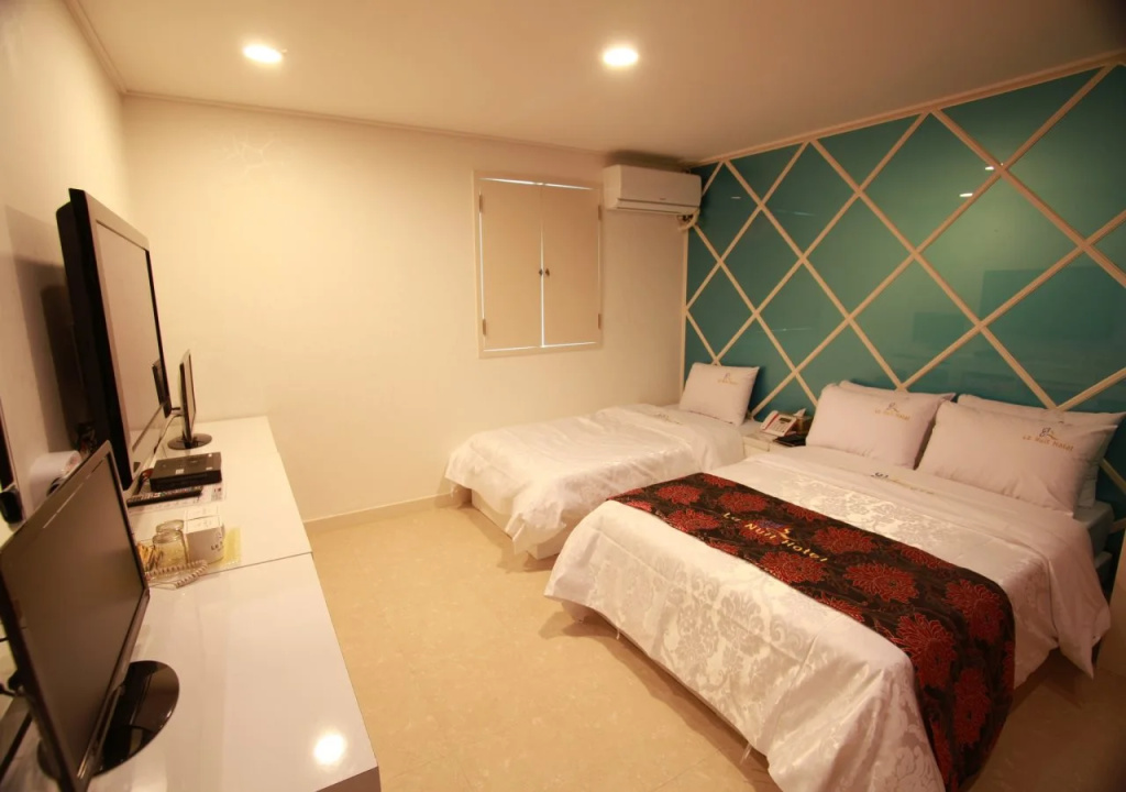 La Nuit Hotel