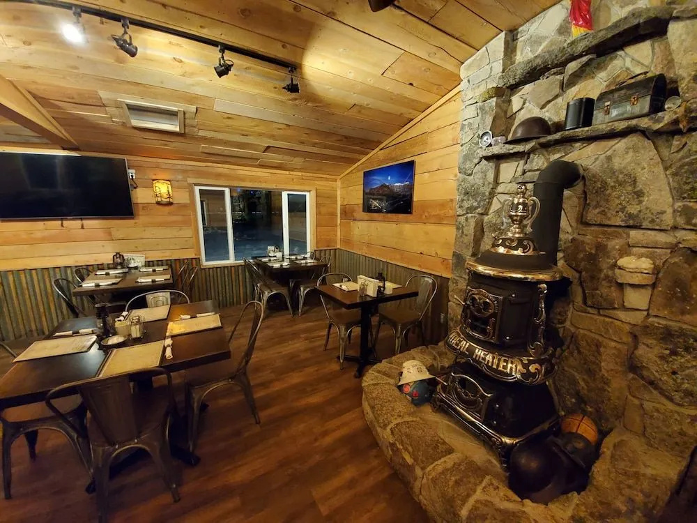 Ouray Riverside Resort - Inn & Cabins