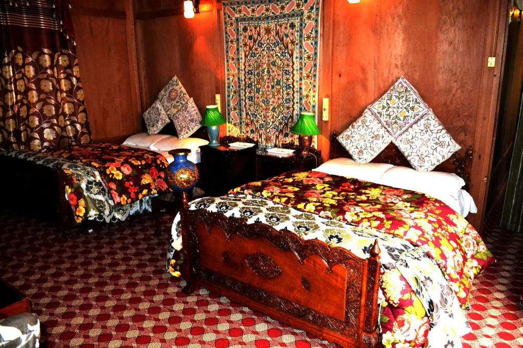 Отель Swan Group Of Houseboats