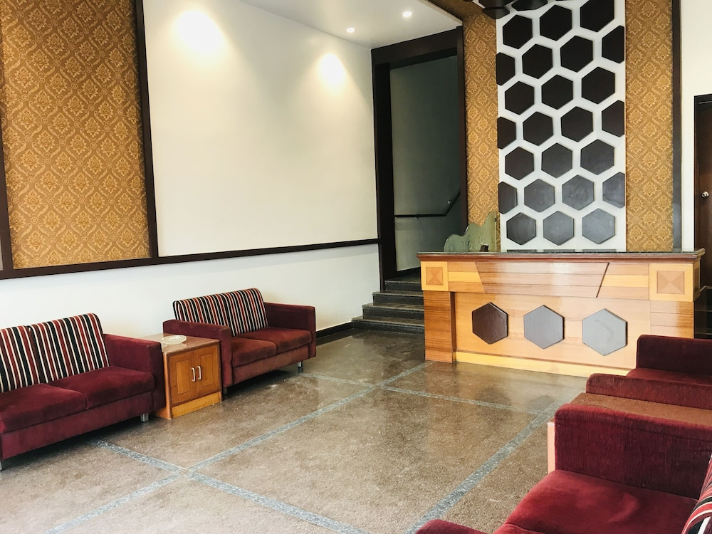 Super Townhouse Anantapur Near Srikantam Circle