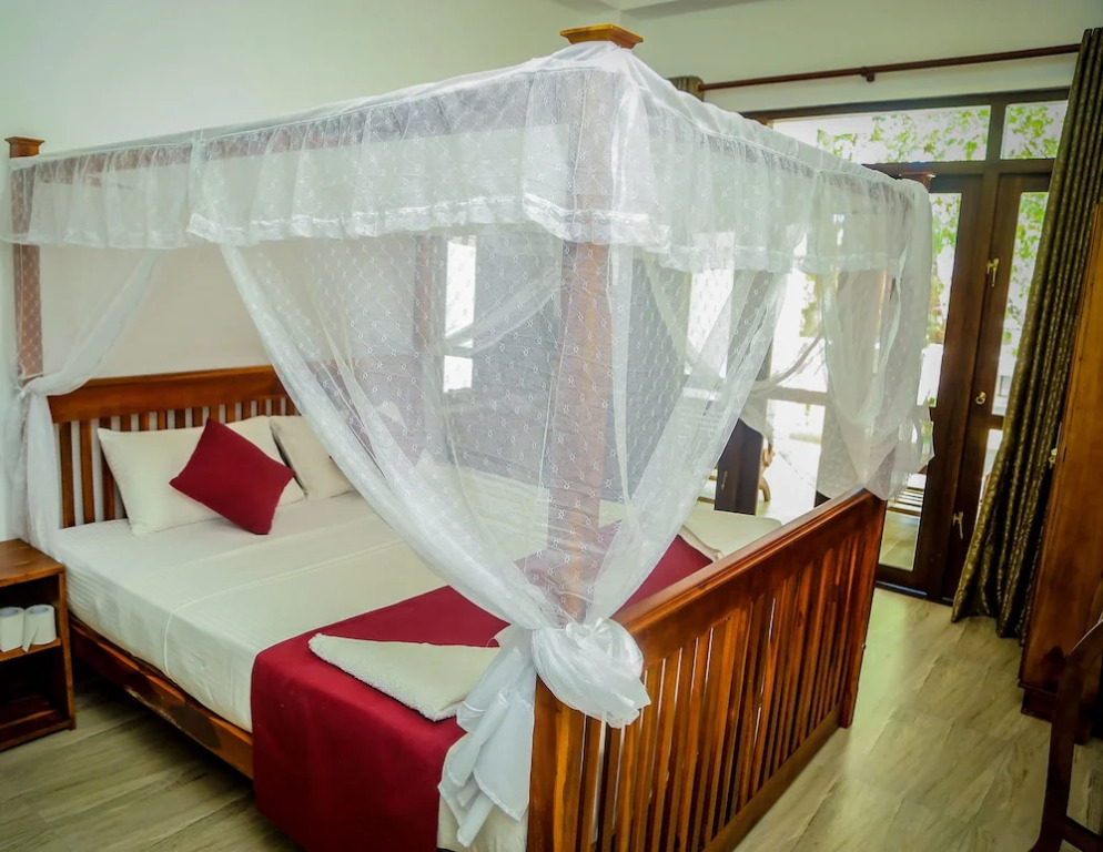 King\s Marine B&B Surf Hotel