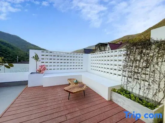 No. 73, Xiwuli · Moganshan French Light Luxury Courtyard Family-friendly Boutique Accommodation
