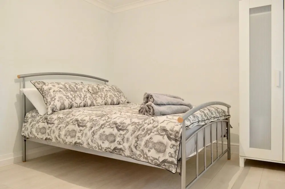 Newly Refurbished And Modern 2 Bedroom Flat