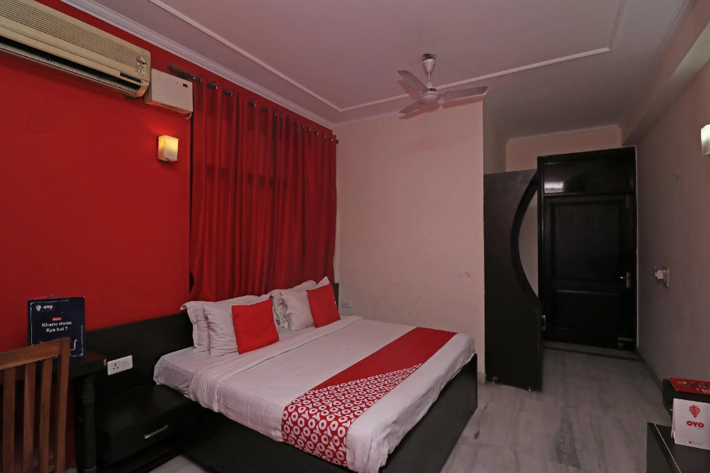 OYO 73541 A k Hotel