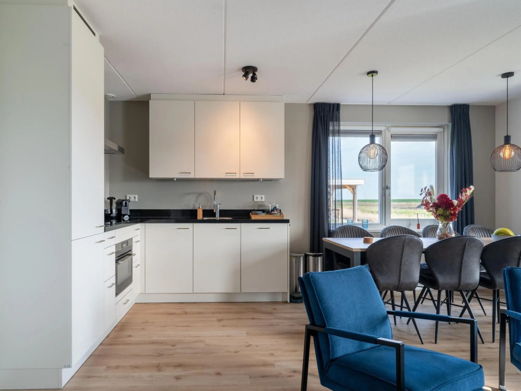 Fine holiday home 300 m from the Oosterschelde estuary