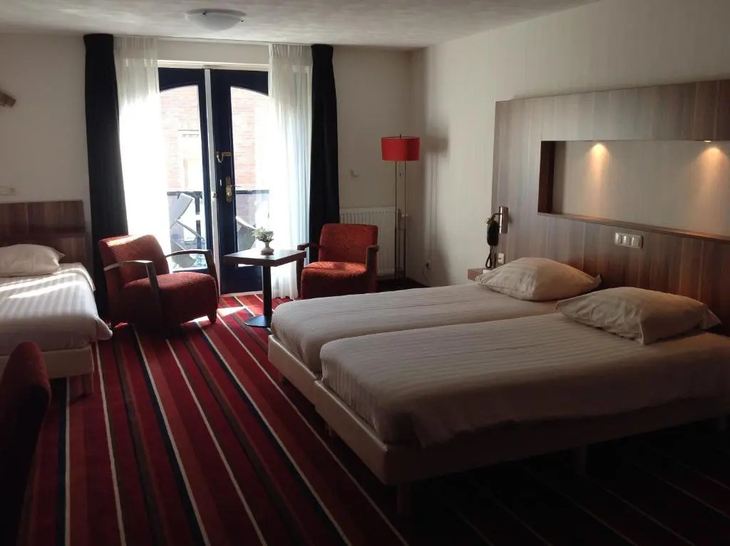 SuyderSee Hotel