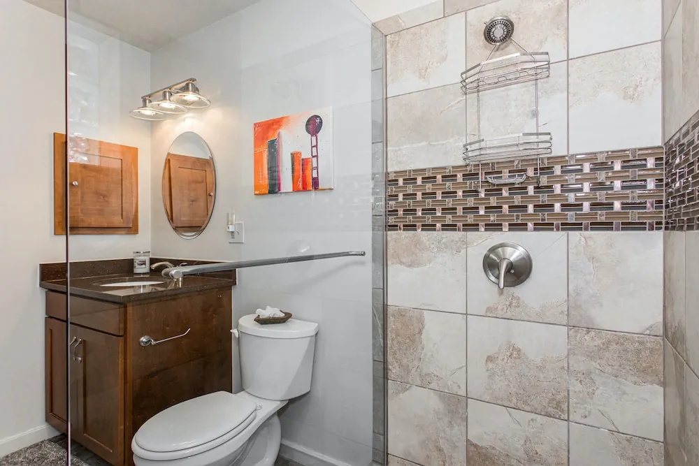 Waterfront 5 BR w/ Hot Tub Sleeps 13!
