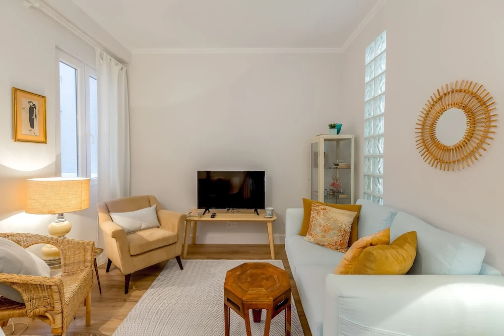 Baixa 3 Bedrooms Apartment With Patio And Free Pick Up By Timecooler