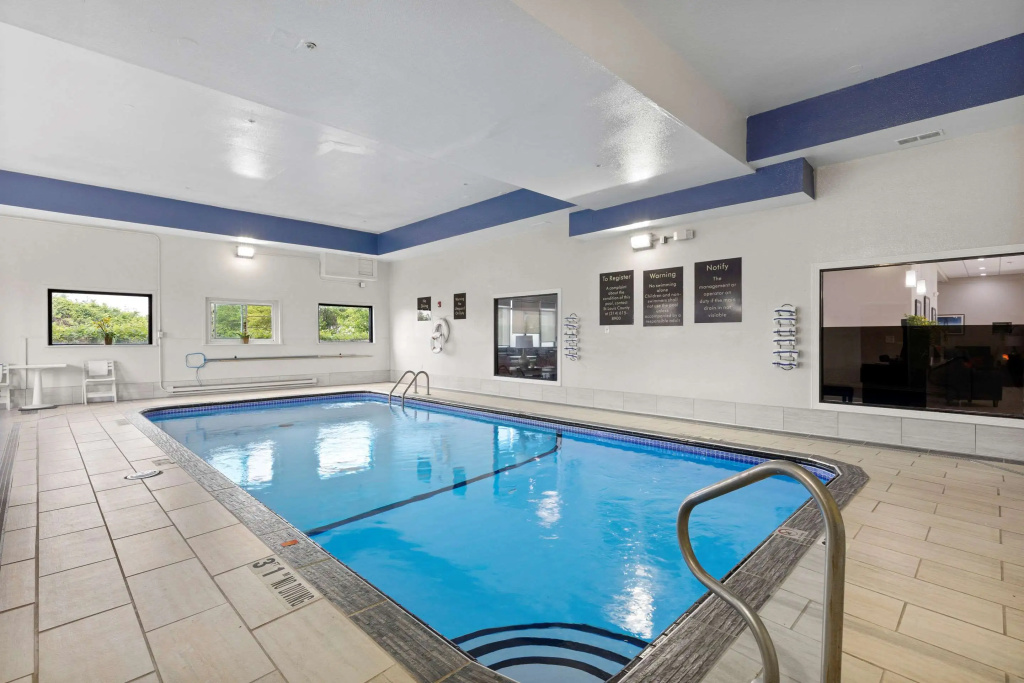 Comfort Inn & Suites Hazelwood - St Louis
