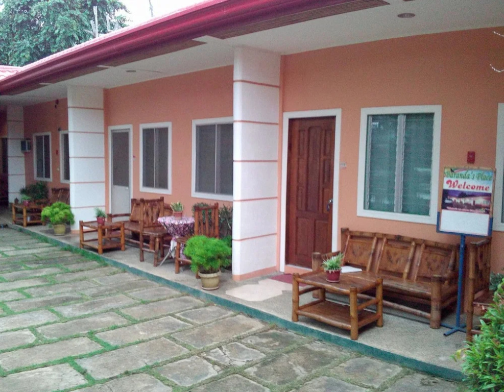 Baranda's Place Apartelle