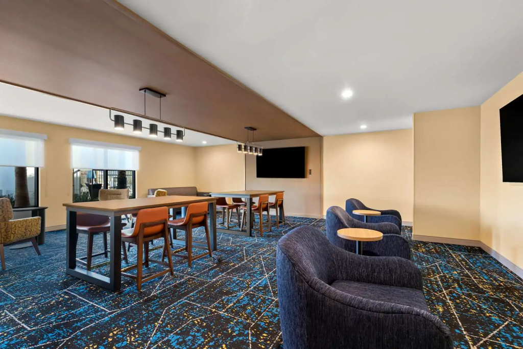 Hampton Inn & Suites Corona, Ca