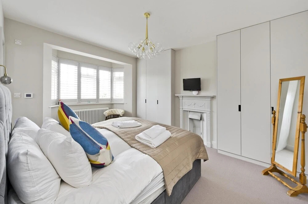 Wonderful Family Home With Garden Near Twickenham by Underthedoormat