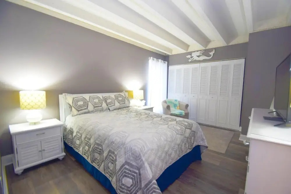 Jada 4H 1 Bedroom Condo by RedAwning