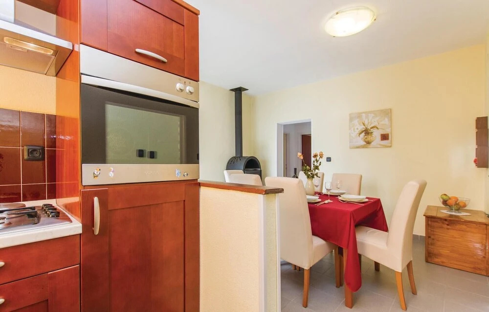 Lovely Home In Labin With Wifi