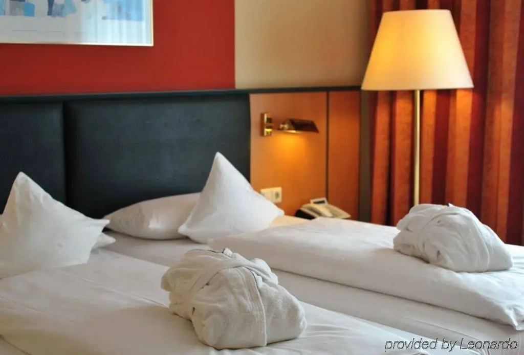 COURT HOTEL