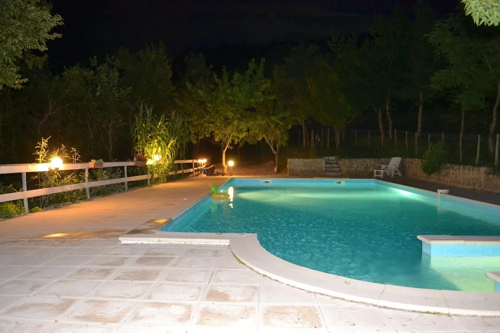 Villa With 5 Bedrooms in Laurac, With Wonderful Mountain View, Pool Ac