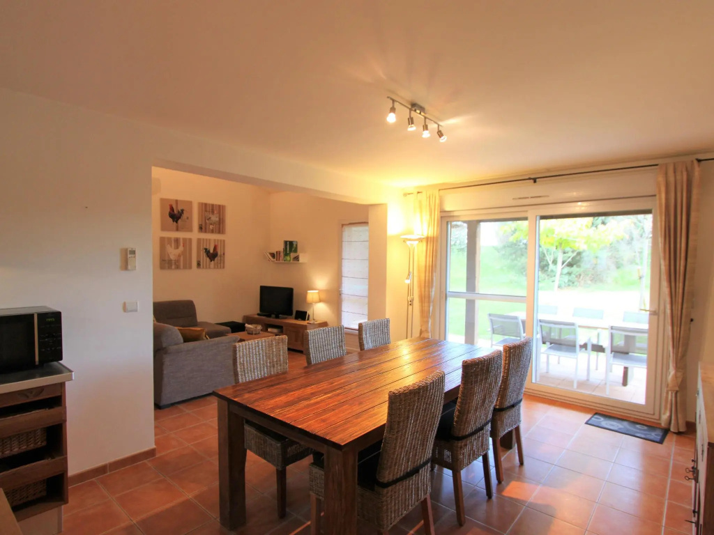 Cosy Holiday Home in Arles with Pool