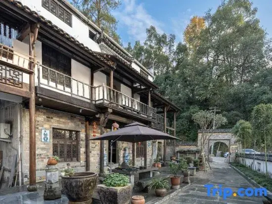 Wuyuan Qiushan Courtyard · Starry Sky Courtyard Jingmei Inn (Huangling Scenic Area Store)