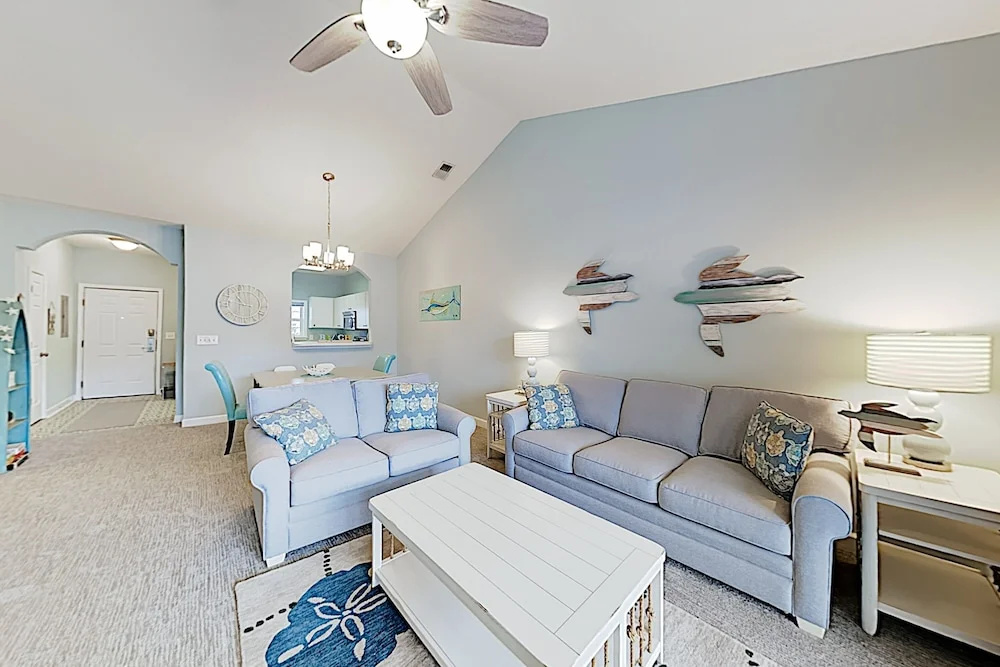 Beautiful Barefoot Golf W/ Pool & Tennis 2 Bedroom Condo