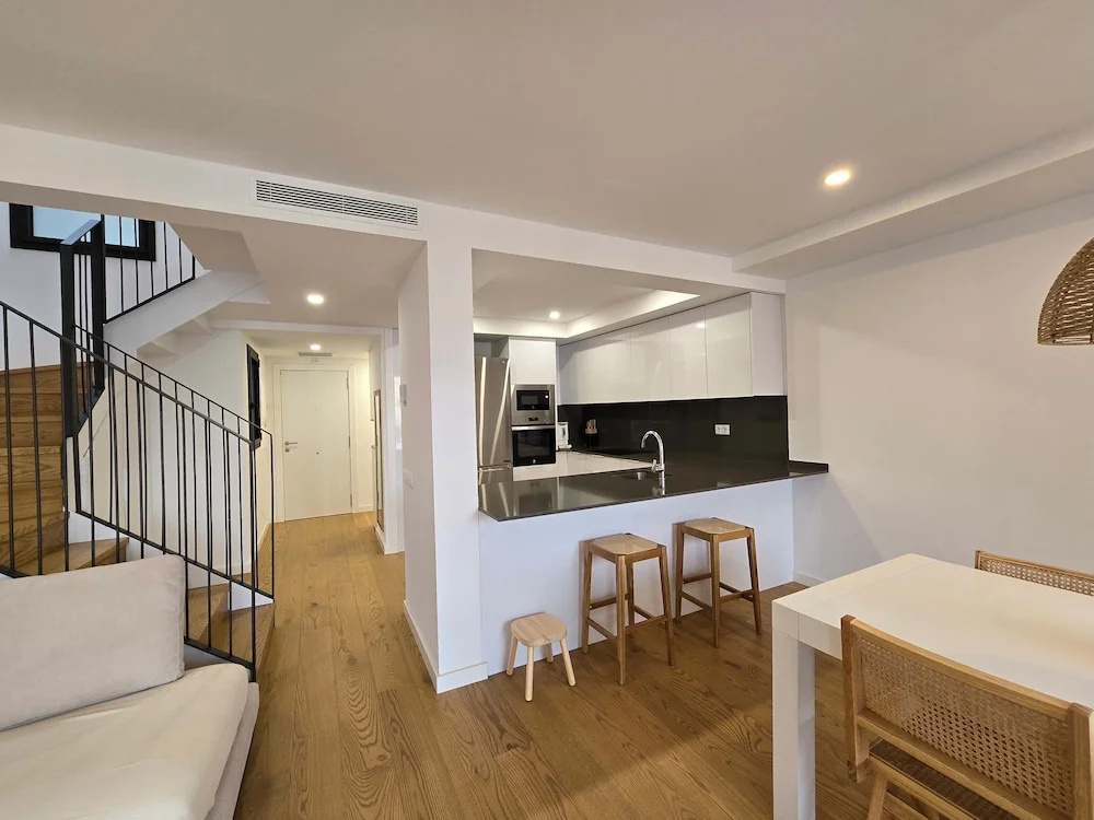 The Roger Terrace 2BR With Pool gym in Barcelona