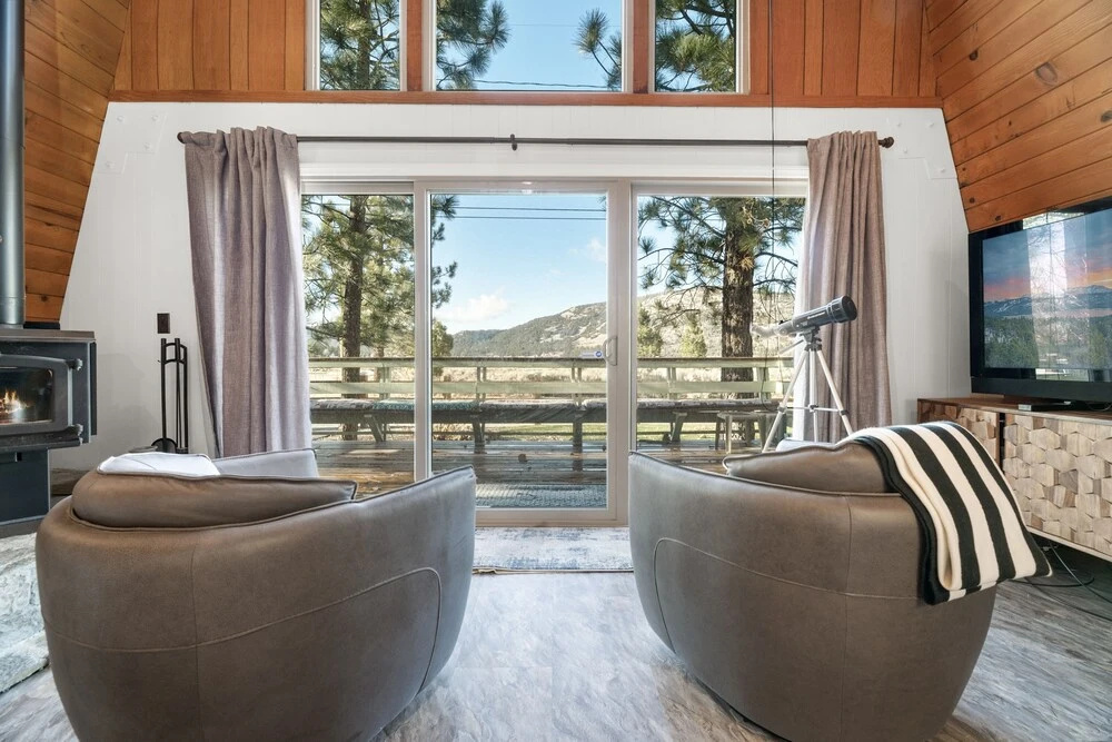 Big Bear Lookout Lodge - Luxurious Mountain Home, Just A Short Drive To Big Bear's Attractions. 3 Bedroom Cabin