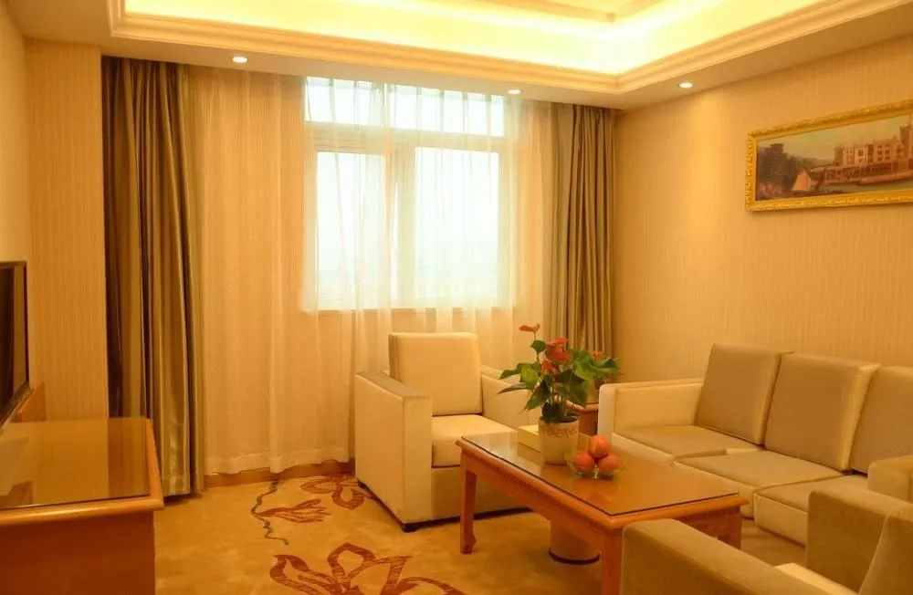 Vienna Hotel (Shenzhen Henggang & Tangkeng Metro Station)