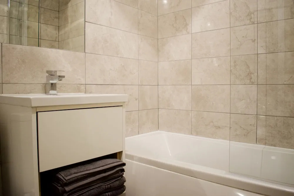 Newly Refurbished 2 Bedroom Bermondsey House