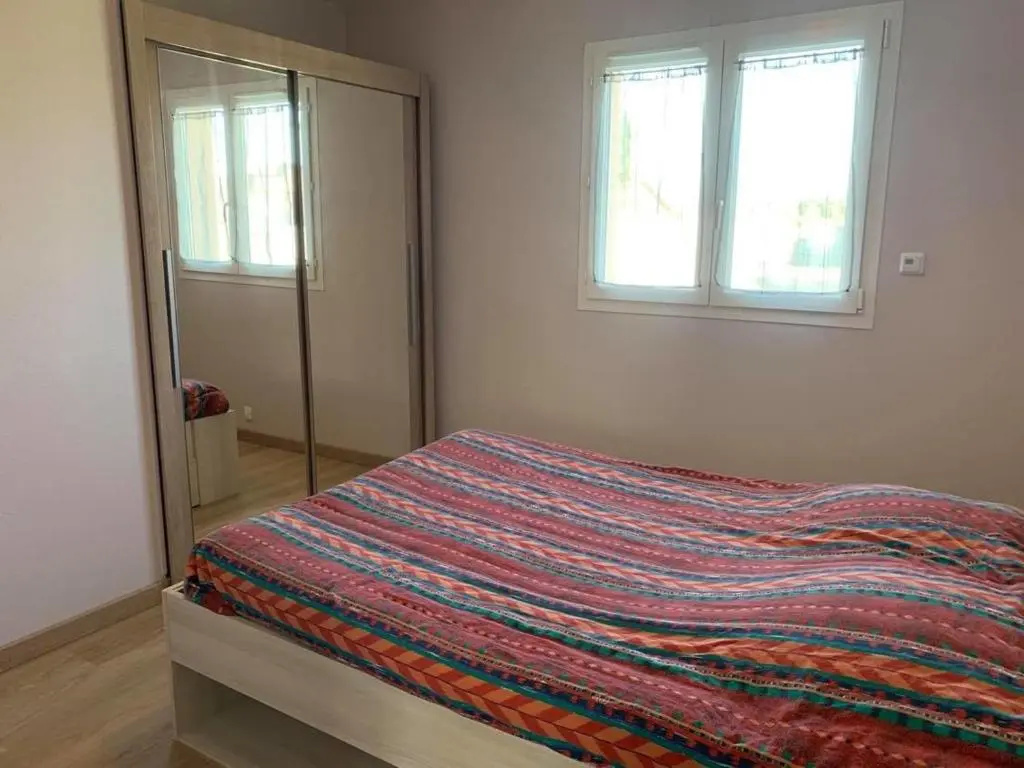 Maison Confortable avec Clim, Terrasse et Jardin - 6 Pers, Proche Lac et Plages - FR-1-319-425