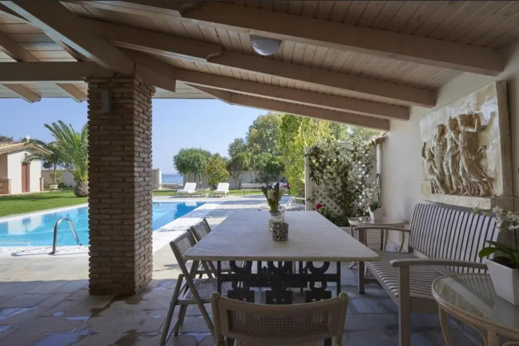 Luxury 4 Bdrm Villa with Pvt Pool on the beach