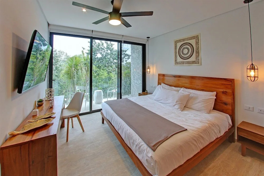 Loveboat Penthouse Studio With Private Splash Pool – PENTHOUSE 5 B – By Salt-Kisses
